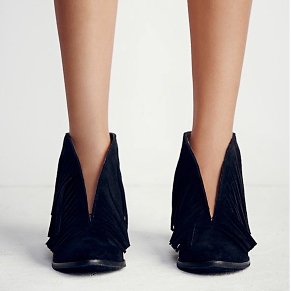 NIB Black Distressed Fringe Top Split Boho Bootie - Picture 4 of 8